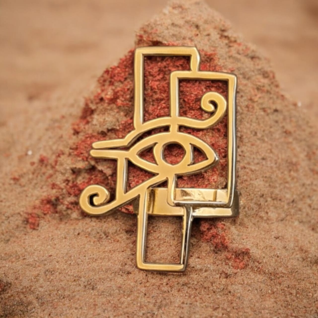 Gold-Plated Scarab Ring with Eye of Horus Design – Egyptian-Inspired Symbolism